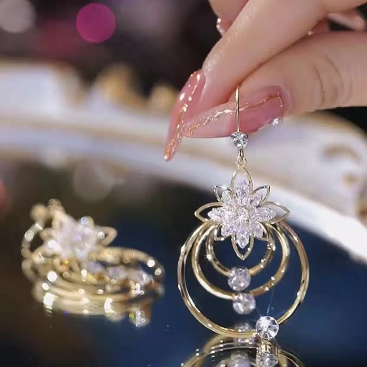 Women's Elegant Fashion Zircon Geometric Earrings - Zentrova