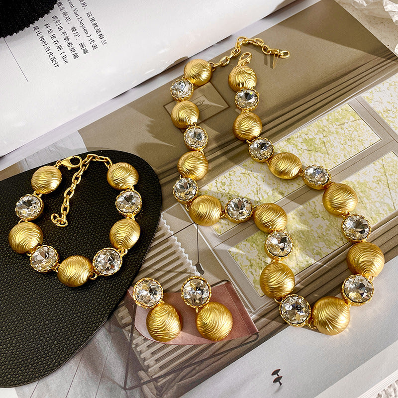 Women's Light Luxury Elegant Gold Necklace Middle-ancient Clavicle Chain - Zentrova
