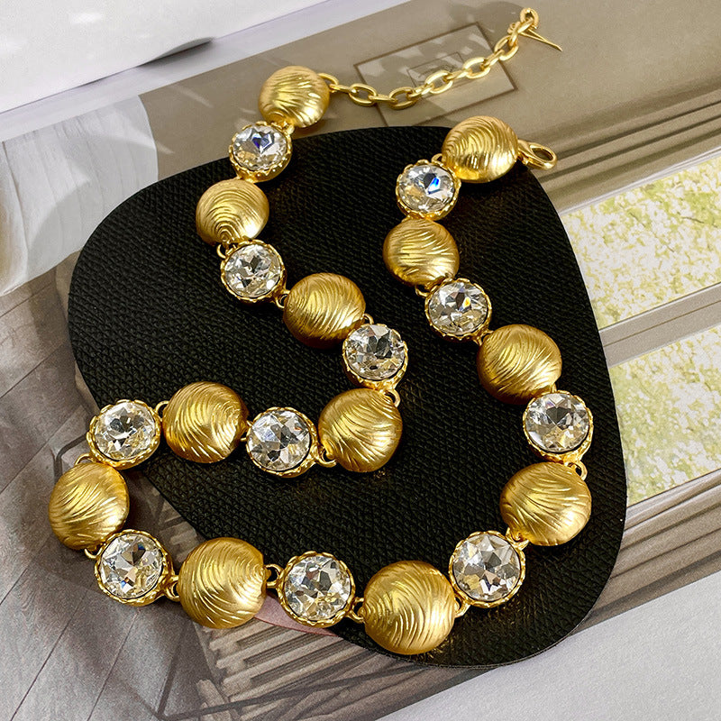 Women's Light Luxury Elegant Gold Necklace Middle-ancient Clavicle Chain - Zentrova