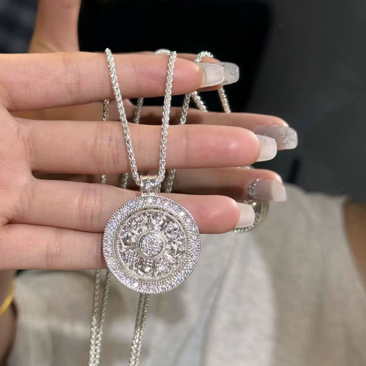 Eight Treasures Compass Rotating Necklace - Zentrova