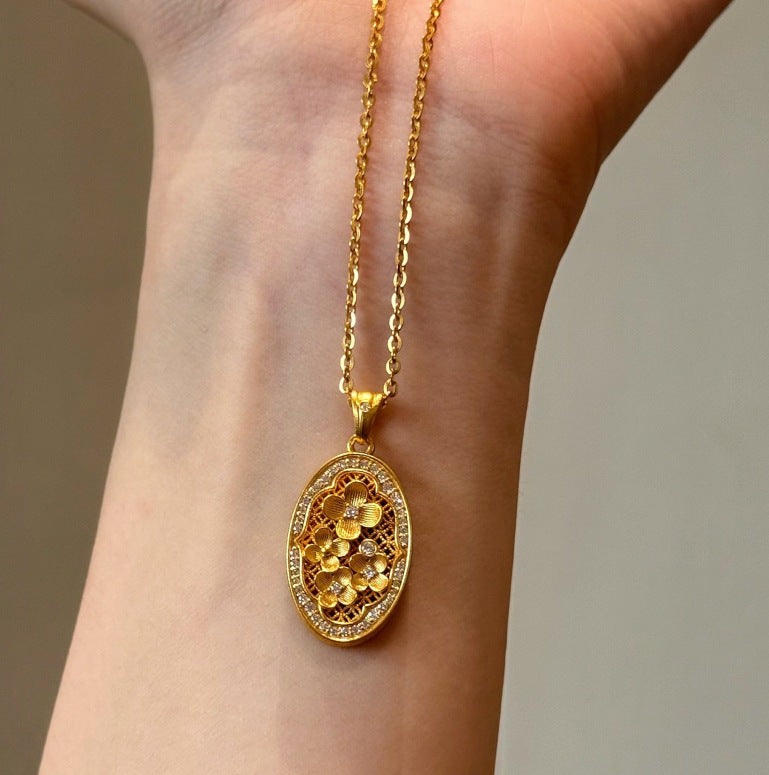 Flower-shaped Pendant Necklace With Intricately Carved Flower Filaments - Zentrova