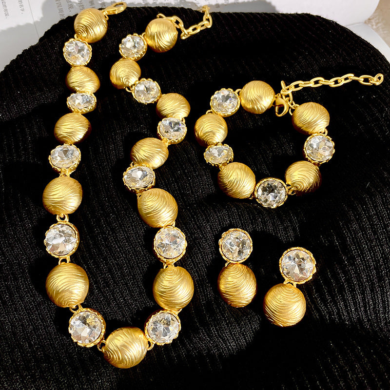 Women's Light Luxury Elegant Gold Necklace Middle-ancient Clavicle Chain - Zentrova