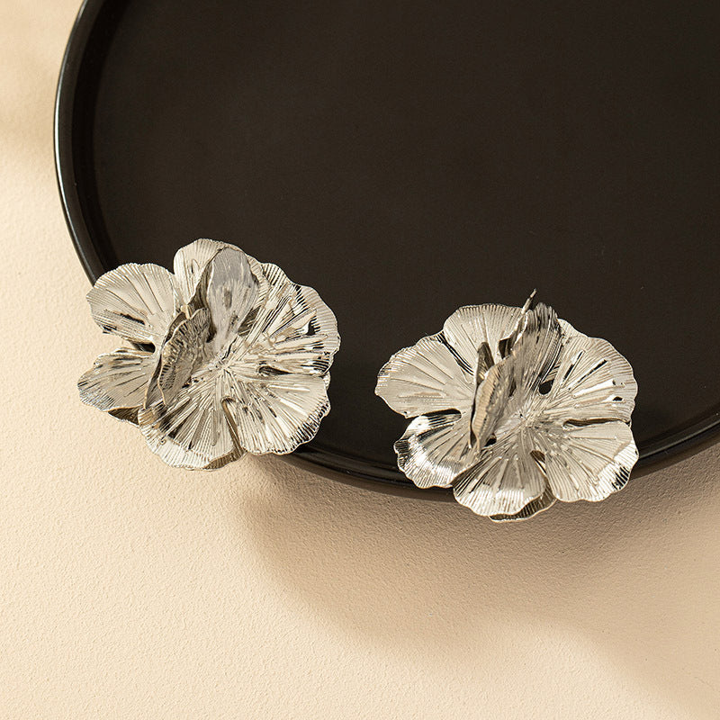 Geometric Cold Wind Electroplated Metal Plant Flower Earrings - Zentrova