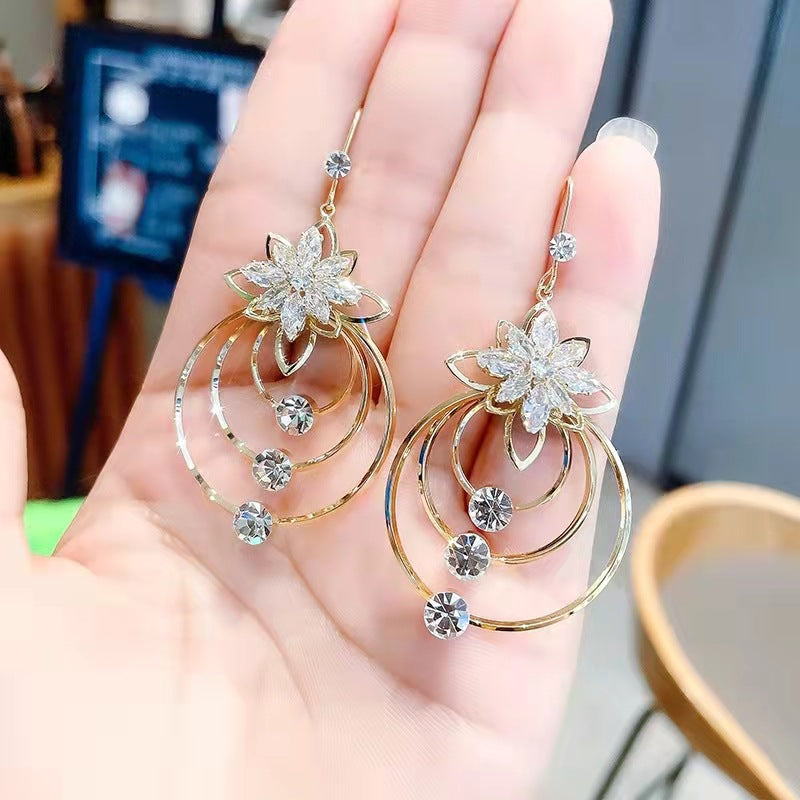 Women's Elegant Fashion Zircon Geometric Earrings - Zentrova