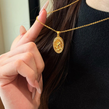 Flower-shaped Pendant Necklace With Intricately Carved Flower Filaments - Zentrova