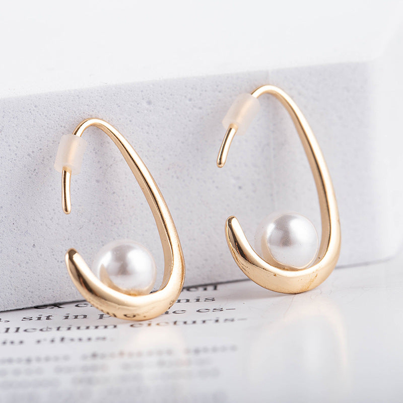 New Pearl Earrings With Brass Texture Metal - Zentrova